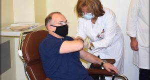 Εμβολιάστηκε και ο Αγρινιώτης Διοικητής του Πανεπιστημιακού Νοσοκομείου Ιωαννίνων