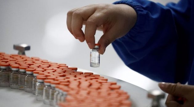 Εμβόλια: Οργισμένη η Ε.Ε. απειλεί να μπλοκάρει τις εξαγωγές