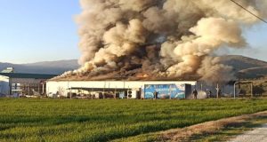 Σε εκατοντάδες χιλιάδες ευρώ η ζημιά από φωτιά στις εγκαταστάσεις…