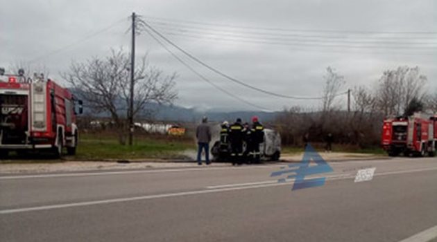 Αγρίνιο – Κυψέλη: Αυτοκίνητο εν κινήσει έπιασε φωτιά στην Ε.Ο. (Photos)