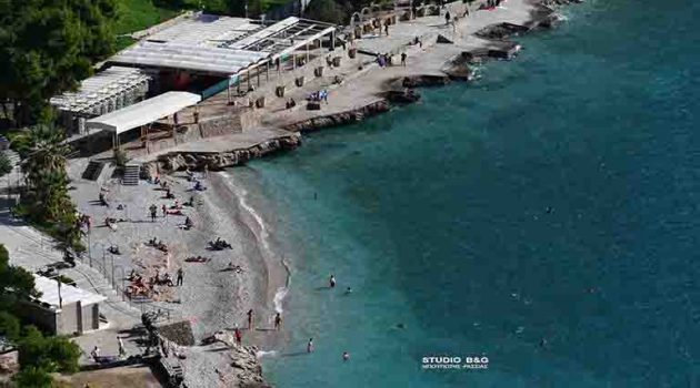 Ναύπλιο: Η Καλοκαιρία έβγαλε τον κόσμο στις παραλίες (Photos)