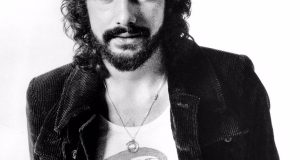 Cat Stevens: Γιορτάζει τα 50 χρόνια του «Peace Train» με…