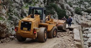 Ξηρόμερο: Εργασίες αποκατάστασης δρόμου προς παλιό Βάρνακα (Photos)