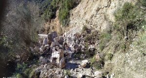 Μακρυνεία: Μεγάλη κατολίσθηση στην περιοχή Κεφαλόβρυσο Καψοράχης (Photos)