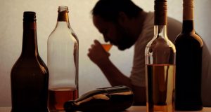Αλκοολισμός: Μια πανδημία μέσα στην πανδημία