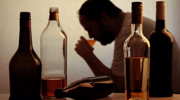 Αλκοολισμός: Μια πανδημία μέσα στην πανδημία