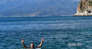 Ναύπλιο: Χειμερινοί κολυμβητές στην παραλία της Αρβανιτίας (Photos)