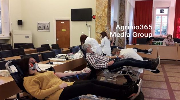 Αγρίνιο – Εθελοντική Αιμοδοσία: Πολίτες αφιέρωσαν δέκα λεπτά προσφέροντας δώρο ζωής (Photos)