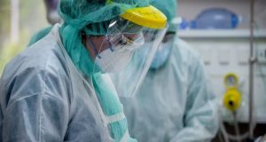 Διπλάσιος ο κίνδυνος νοσηλείας από μετάλλαξη «Δέλτα» μεταξύ ανεμβολίαστων