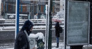 «Μήδεια»: Εικόνες μιας… άλλης Αθήνας – «Σκεπάστηκε» από το χιόνι