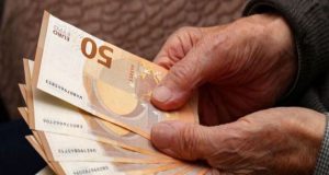 Επίδομα 400 ευρώ: Πως θα γίνει η καταβολή από e-Ε.Φ.Κ.Α.…
