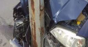 Μεσολόγγι: Αλλόκοτη συμπεριφορά οδηγού που έπεσε σε κολώνα (Photo)