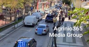 Μοναδικό! Εκατοντάδες αυτοκίνητα με σημαίες στους δρόμους του Αγρινίου (Video…
