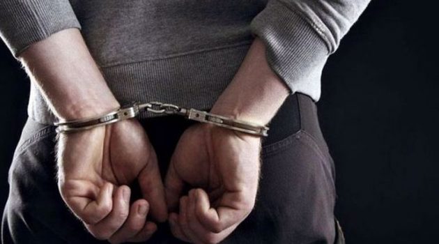 Θέρμο: Συνελήφθη άνδρας με Διεθνές ένταλμα για ενδοοικογενειακή βία