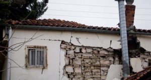 Σεισμός στην Ελασσόνα: Νέες ρωγμές σε σπίτια από τα 5,2…