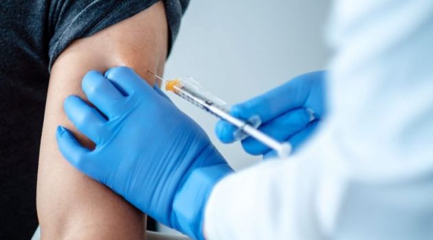 Ένας στους 10 Έλληνες έχουν εμβολιαστεί – Πίστοι στα ραντεβού τους οι πολίτες
