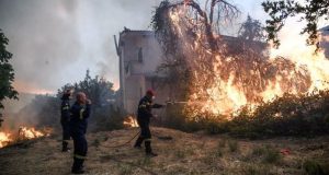 Ναυπακτία – Κρυονέρι: Απειλήθηκαν σπίτια από τη μεγάλη φωτιά (Video…