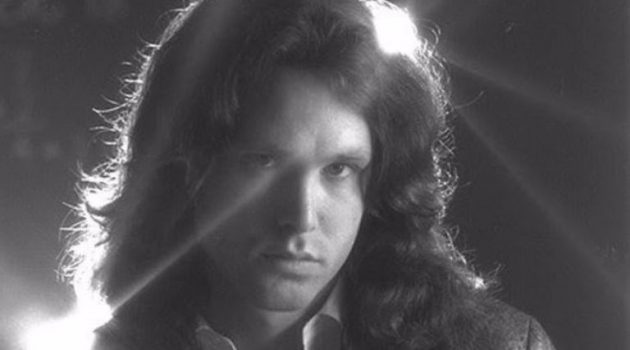«The Collected Works of Jim Morrison»: Ο γνωστός και άγνωστος Μόρισον σε ένα νέο βιβλίο