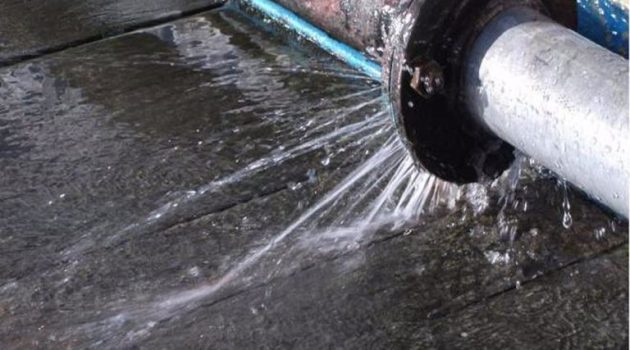 Ναύπακτος: Έσπασε ο κεντρικός αγωγός νερού στη Θέρμου (Video)