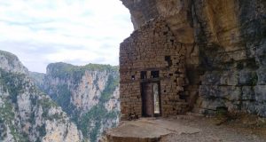 Μονοδένδρι στα Ζαγοροχώρια: Τα πιο επικίνδυνα μονοπάτια της Ελλάδας από…
