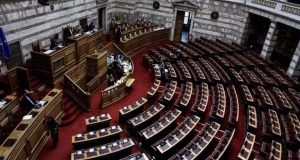 Τροπολογία για συμβασιούχους Δήμων – Η κατά παρέκκλιση διαδικασία για…