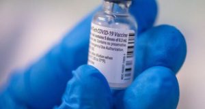 Τόμας Μέρτενς: Αναμένει έγκριση του ρωσικού εμβολίου