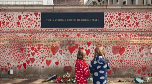 Mνημείο στο Λονδίνο για όσους έχασαν τη ζωή τους από την πανδημία