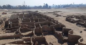Αίγυπτος: Ανακαλύφθηκε η χαμένη «Χρυσή πόλη» 3.000 ετών κοντά στο…
