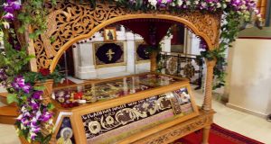 Ιερός Ναός Αγίου Γεωργίου Αγρινίου: Ο Στολισμός του Επιταφίου (Photos)