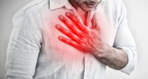 Πόνος στο στήθος: 8 σοβαρές αιτίες πλην του εμφράγματος σε…