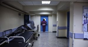 Νοσοκομείο Αγρινίου: Ένας θάνατος, δύο διακομιδές εγκύων και 16 κρεβάτια…