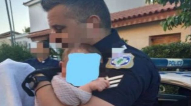 Έγκλημα στα Γλυκά Νερά: Αστυνομικός κρατά αγκαλιά το βρέφος της άτυχης Καρολάιν