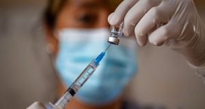 Κορωνοϊός: Εκτοξεύτηκε ο τζίρος των φαρμακευτικών που παρήγαγαν εμβόλια