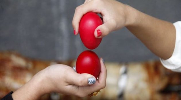 Γιατί βάφουμε κόκκινα αυγά το Πάσχα και τι συμβολίζουν;