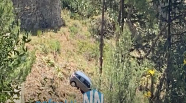 Ναύπακτος – Κάστρο: Αυτοκίνητο έφυγε στο κενό (Video)