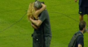 Αγρίνιο – Γήπεδο Παναιτωλικού: Η αγκαλιά της Μαστροκώστα στον Δέλλα…