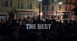 «Παράνοια» στην Πάτρα: Έκλεισαν τα μαγαζιά, γέμισαν… τα σκαλιά (Video…