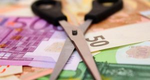 «Κούρεμα» χρεών από δάνεια για μικρομεσαίες επιχειρήσεις