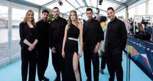 Eurovision 2021 – Ελλάδα: Μάγεψε η Stefania στο Turquoise Carpet!…