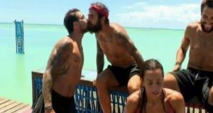 «Survivor»: Ηλίας και Τριαντάφυλλος φιλήθηκαν στο στόμα… δις (Video)