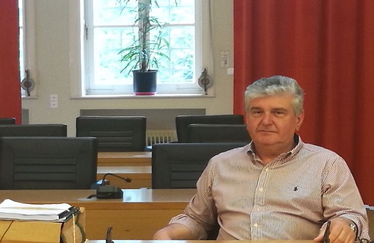 agrinio-dimitris-tziolis-kamia-kakotechnia-sto-syntrivani-tis-plateias-ta-fortiga-ftaine