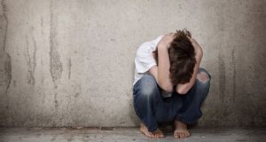 Τρομάζει η εγκληματικότητα: Έφηβοι θύτες και θύματα