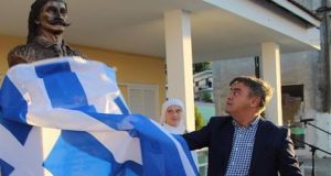 Πλαγιά: Τα Αποκαλυπτήρια της Προτομής του Αντιστράτηγου Κώστα Καπογιωργάκη (Photos)