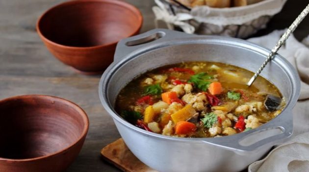 Σούπα μινεστρόνε με καλοκαιρινά λαχανικά