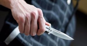 Χανιά: «Βγήκαν» τα μαχαίρια για τα… μάτια μιας γυναίκας
