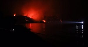 Φωτιά στην Εύβοια: Μαίνεται ο εφιάλτης, εκκλήσεις για εναέρια μέσα