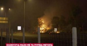 Πέρασε την Εθνική οδό η φωτιά στη Μαλακάσα, κινείται προς…