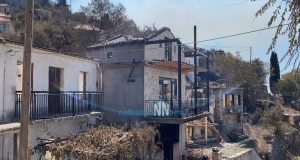 Δωρίδα: Οι φλόγες έκαναν στάχτη το χωριό Καλλιθέα (Video –…
