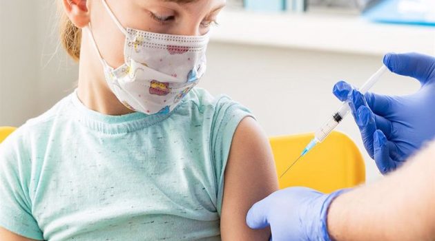 Τον Οκτώβριο ξεκινούν οι εμβολιασμοί για κορωνοϊό στον παιδίατρο – Ποια θα είναι η διαδικασία