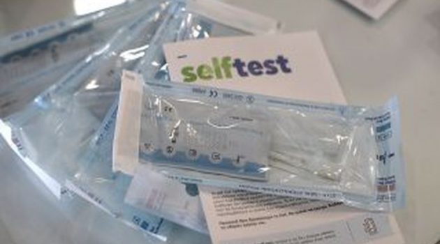 Self Tests – μαθητές: Ξεκινάει η διάθεση τεσσάρων δωρεάν τεστ στα φαρμακεία